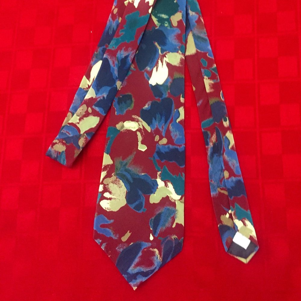 Men's 417 Van Heusen Abstract Floral Patterned Tie